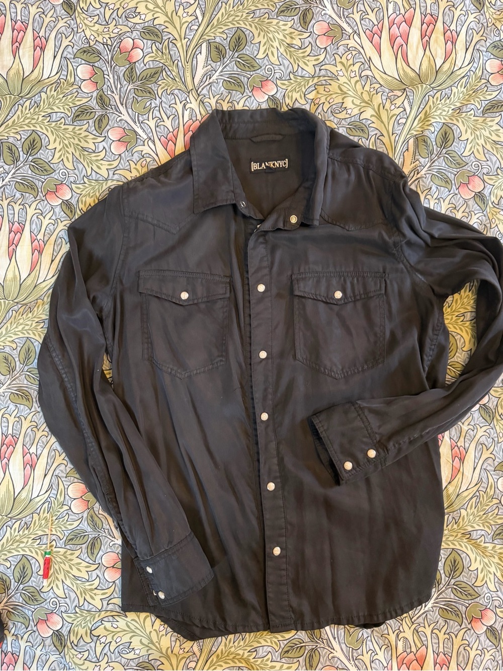 BLANKNYC Men’s black solid button-up shirt long sleeve . Size M